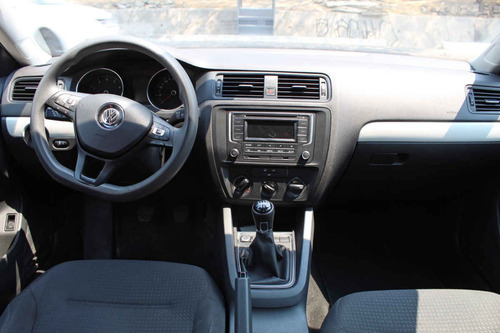 Volkswagen Jetta 2017 4p Trendline L5/2.5 Man