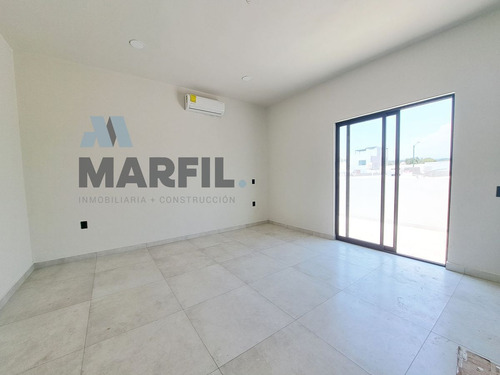 Venta De Residencia De 3 Recámaras, Al Norte De V. De A. Colima