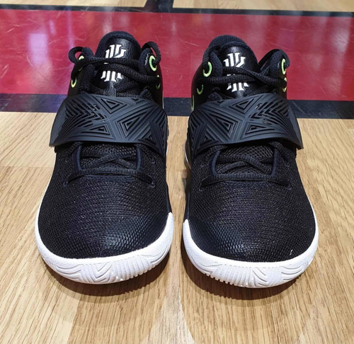 Imagen 2 de 8 de Tenis Nike Kyrie Irving Flytrap 3