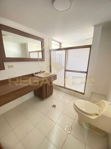 Av-1392 Zona Norte Apartamento Edificio Alcazar Suite 5 De Julio