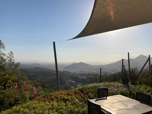 Casa De 4 Dormitorios Con Increíble Vista A Santiago