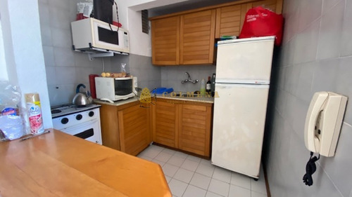Apartamento De 1 Dormitorio En Peninsula A Una Cuadra De La Rambla Mansa.- Ref: 3556