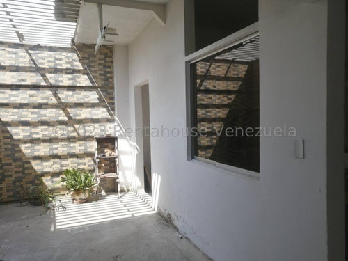 Imagen 15 de 30 de ||**|| Casa En Alquiler Final Av. La Mata, Cocina Semi Equipada, Céntrica, Amplia Cod Flex #23-19051/* 0414-523-21-38*/