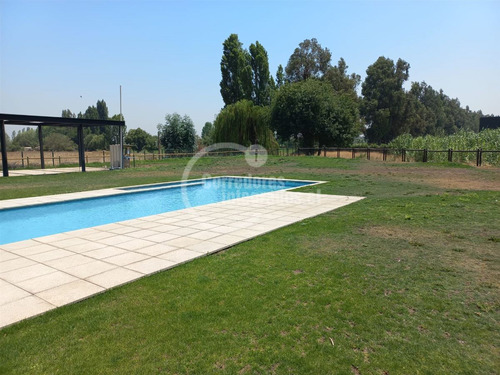 Casa En Venta De 6 Dorm. En Colina