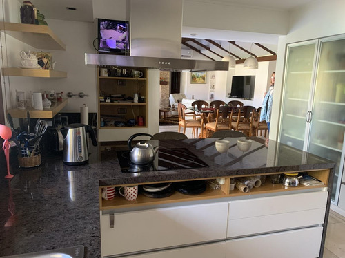 Imagen 18 de 30 de Excelente Chalet - Castelar Norte - Larralde Angosta - 5 Ambientes - 1450 M2 Lote - Venta - Permuta