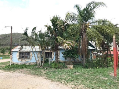 Raiza Suarez Vende Granja Turística En La Ensenada, A Solo Minutos De Barquisimeto Y Yaritagua, Licencia De Licores, Piscina, Cancha De Bolas, Salón De Fiestas, Dos Restaurantes, Caney 2 3 3 3 2 4 8