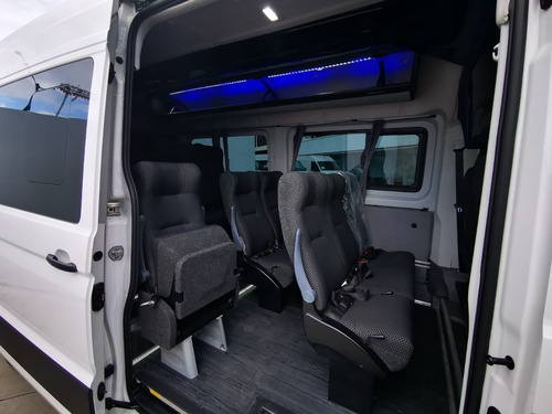 Imagen 8 de 11 de Volkswagen Crafter 18 Pasajeros Turismo 3.5 Lwb 2021