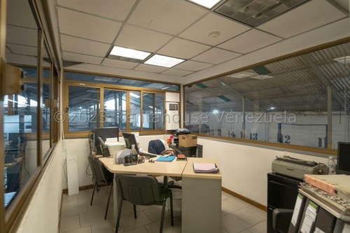 Galpón En Venta, Chacao #23-26205