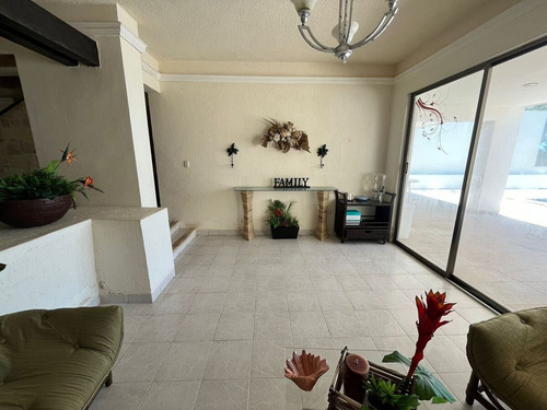 Casa Frente Al Mar En Venta En Merida F-215, 4 Rec. En Chicxulub $12,000,000