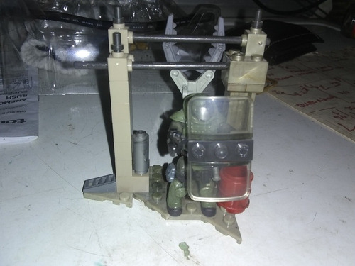 Call Of Duty Mega Bloks Juggernaut + Una Figura (Usado)