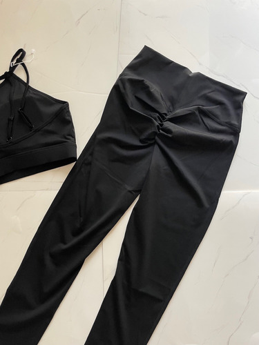 Conjunto Leggin Y Top Grymshark Negro Talla M/l Negro M/l (Usado)