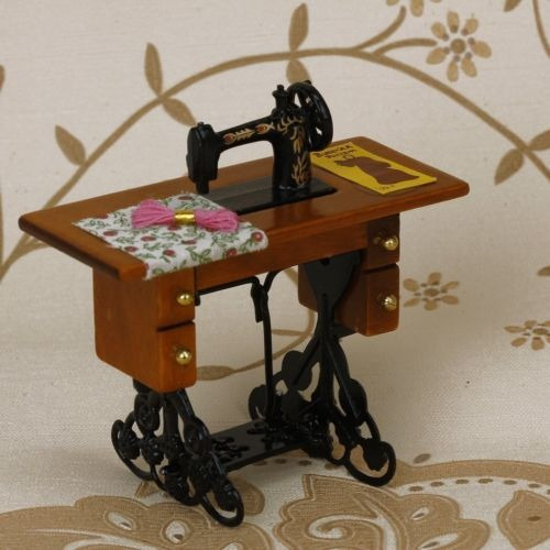 Máquina De Coser Miniatura Vintage Con Paño Para 1/12 escala Dollhouse decoratioe 3 