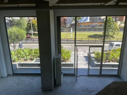 Local En Arriendo/venta En Chico Norte. Cod A1016063