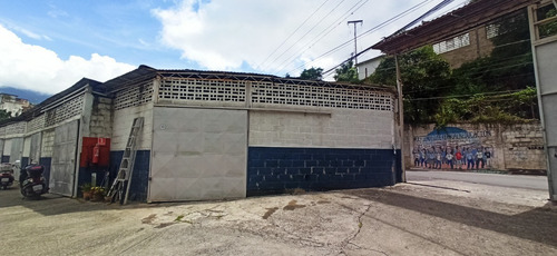 Imagen 3 de 6 de Venta De Galpón Con 12 Cuartos De Deposito