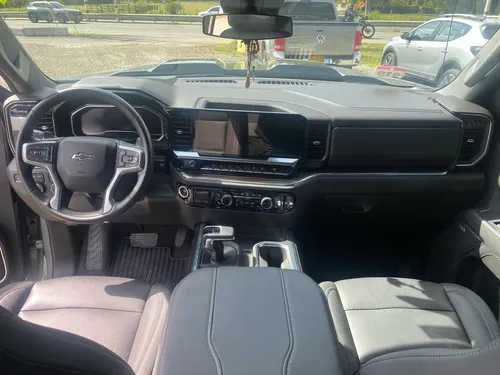 Chevrolet Silverado Z71 AT 4X4 6.2