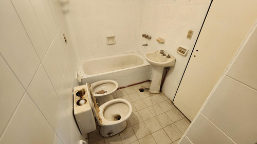Venta Local De 4 Ambientes En Balvanera