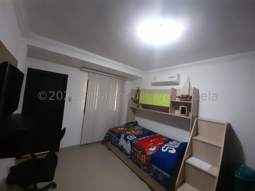 Townhouse En Venta Ubicado En Lomas Del Este Valencia Carabobo 23-30338, Eloisa Mejia