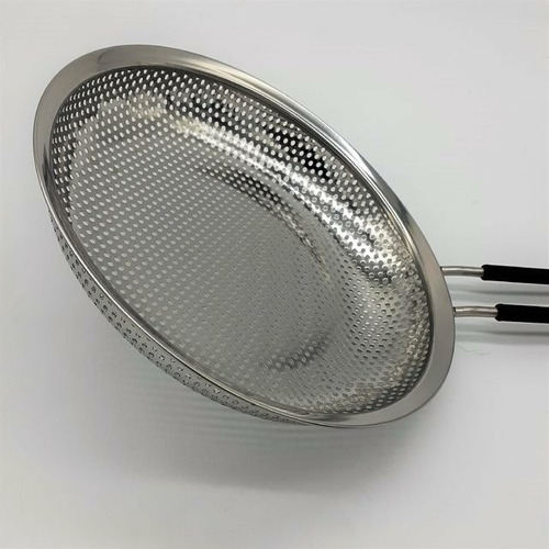Imagen 2 de 4 de Colador De Acero Inoxidable Con Mango De Silicona 18 Cm