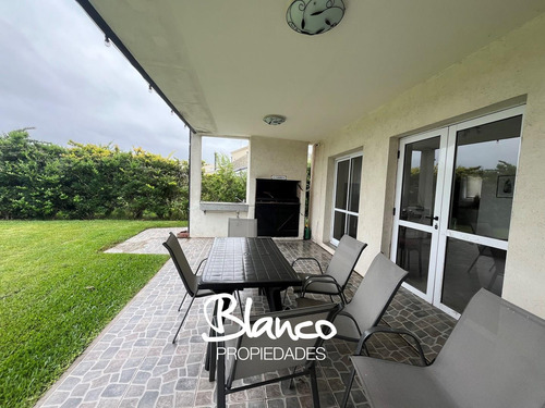 Casa En Venta En Pilar Del Este, Barrio Santa Elena, Pilar, G.b.a. Zona Norte