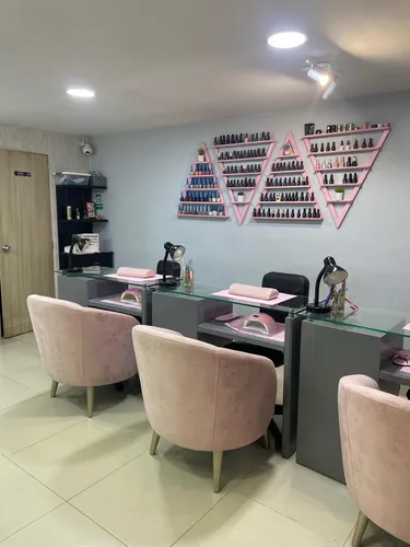 Se Vende Hermoso Spa De Uñas, Excelente Ubicación