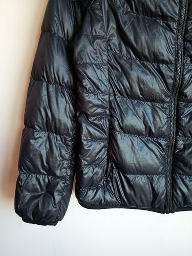 Campera Uniqlo Negra, Con Detalles, Talle S (Usado)