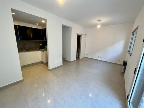 Venta Dpto De Pasillo Con Patio Y Terraza