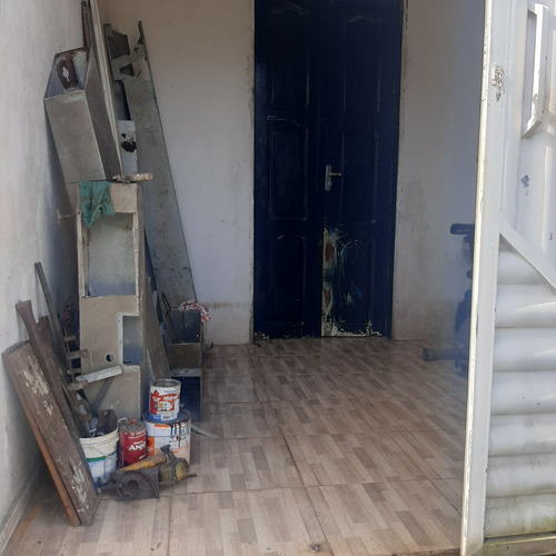 Vende Se Uma Belissima Casa Com Ponto Comercial .