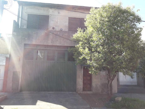 Imagen 1 de 14 de Galpon Con Vivienda En Alquiler En Lanus Oeste