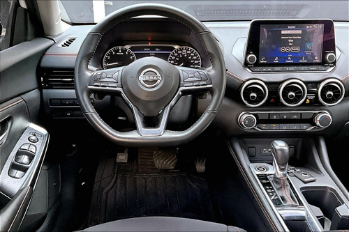 Nissan Sentra 4P SR L4%2F2.0 AUT