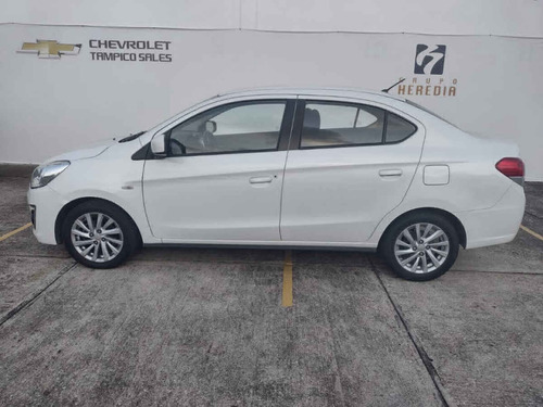 Imagen 2 de 14 de Dodge Attitude 2019 4p Sxt L4/1.2 Aut