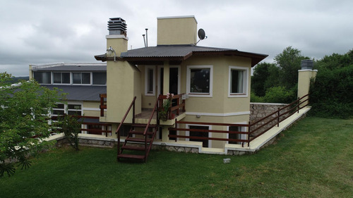 Venta De Complejo De Cabañas Con La Mejor Calificación En Todos Los Portales - 8 Cabañas - 10.000m2
