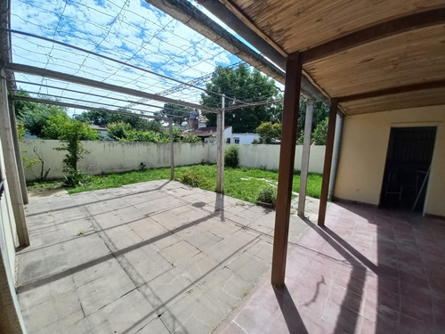Casa Con Jardín De Invierno En Venta, General Las Heras