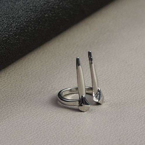 Anillo Geométrico De Aleación Con Forma De Diente De Serpien