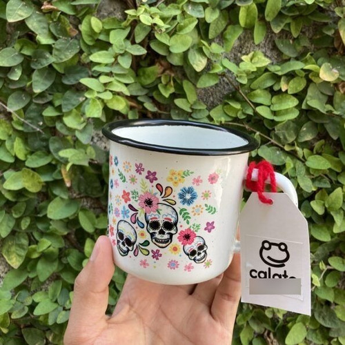 Imagen 2 de 3 de Taza Peltre 11oz Calaveras Flores