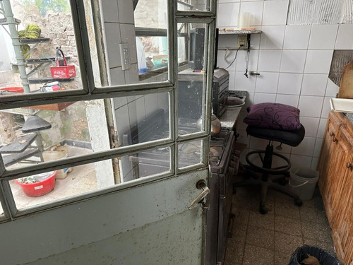 Casa De Pasillo Unico A Reciclar En Su Totalidad