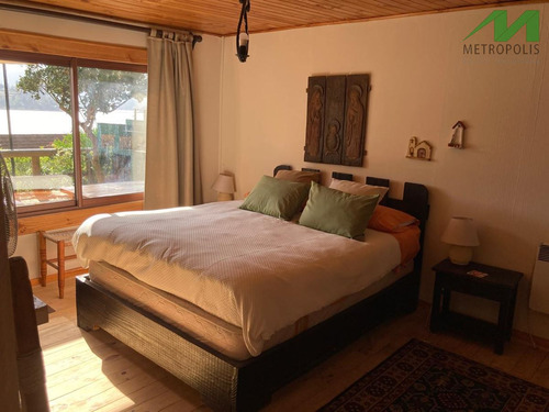 Casa En Venta De 9 Dorm. En Vichuquén