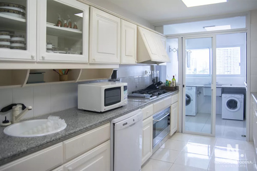 Beverly Tower Punta Del Este, Maldonado Uruguay, Apartamento De 3 Dormitorios En Venta En Torre De Jerarquia.