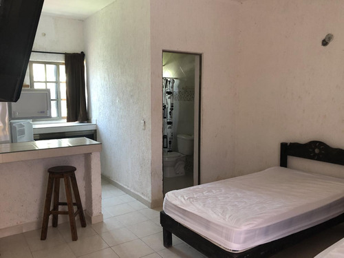 Edificio Con Locales Comerciales, Alberca Y Estudios En Playa Del Carmen P3265