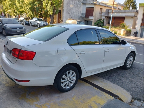 Imagen 8 de 19 de Volkswagen Vento 2014 2.0 Advance I 110cv