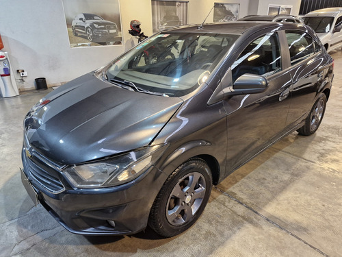 Chevrolet Onix -chocado-