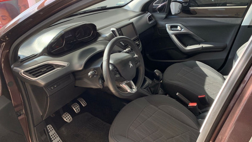 Imagen 14 de 17 de Peugeot 208 1.6 Feline 2013