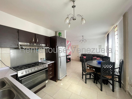 Excelente Casa En Alquiler Bien Ubicada Amoblada Lista Para Mudarse Con Estacionamiento Amplia Cómoda Y Segura Cocina Empoderada Agua Constante Nela 25-14786