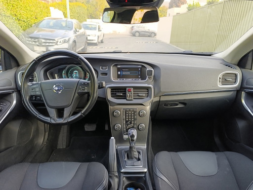 Volvo V40 2014