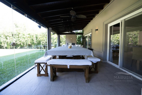 Venta Casa 4 Dormitorios, Excelente Calidad Y Muy Confortable En Ayres De Pilar
