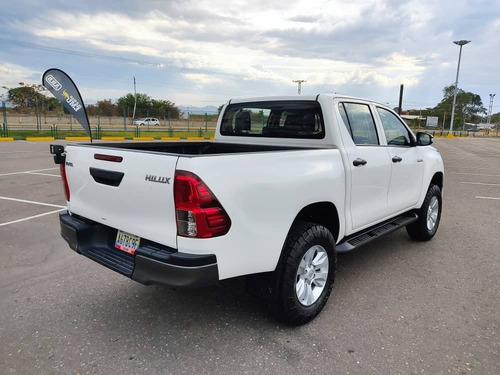 Imagen 6 de 12 de Toyota Hilux 2.7