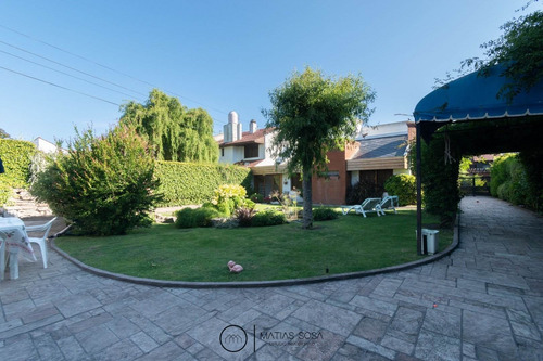 Chalet 5 Ambientes Con Gran Parque