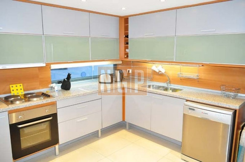 Servicio De Mucamas, Piscina, Parrilleros, Gimnasio, Sala De Adultos, Sala De Juegos, Sector De Internet, Laundry, Recepción Las 24 Hs.-ref:8498