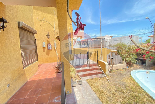 Casa En Jardines Del Sur Con Local Comercial