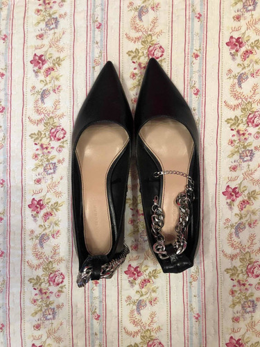 Zapatos Clásicos Con Cadena - Zara