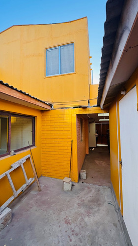 Se Vende Amplia Casa Sector Las Torres 4 Dorm Regularizada